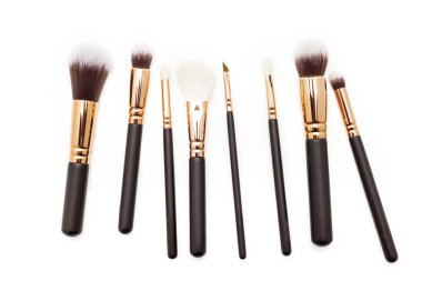 Makyaj fırçaları beyaz arkaplanda izole 