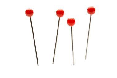 Beyaz arka plan üzerinde izole itme pimleri.