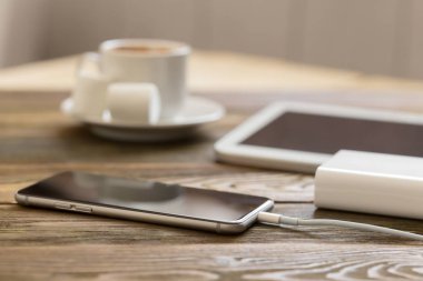 güç banka bir akıllı telefon şarj