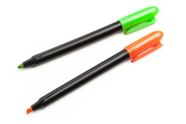 Beyaz arkaplanda renkli kırtasiye