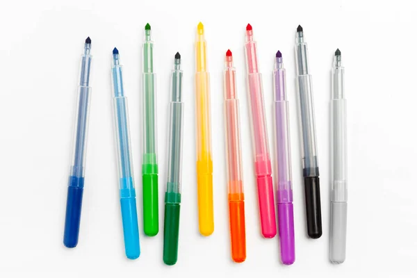 Beyaz Arka Plan Üzerinde Izole Renkli Keçeli Kalemler — Stok fotoğraf