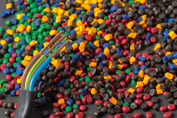 Kolorowe Plastikowe Granulat Polimeru Przewód — Zdjęcie stockowe