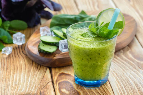 緑の野菜のスムージー 健康的な食事 — ストック写真