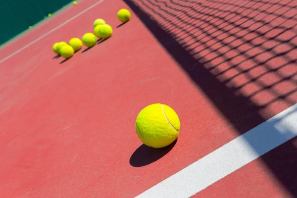 Tenisz Labdák Egy Teniszpályát Net — Stock Fotó