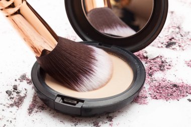 Makyaj fırça ve toz, kapat