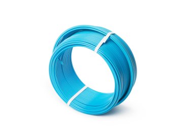 Beyaz arka plan üzerinde izole elektrik kablo, enerji ve teknoloji donatımı