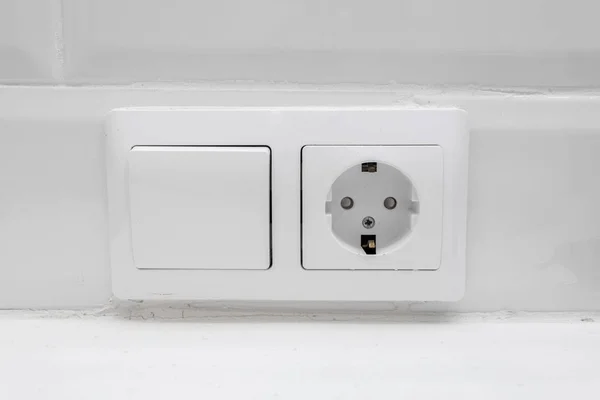 Elektrik Soketi Closeup Beyaz Duvar — Stok fotoğraf