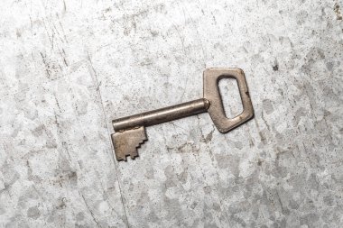 Eski demir anahtar kapat