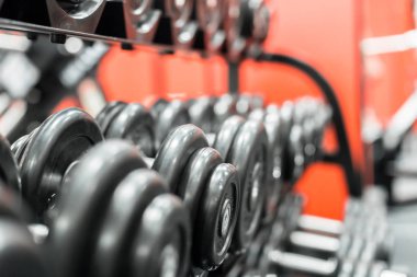 Demir dumbbells spor salonunda
