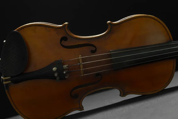 Vecchio Violino Marrone Sfondo Nero — Foto Stock
