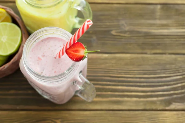 Frischer Beeren Smoothie Aus Nächster Nähe — Stockfoto