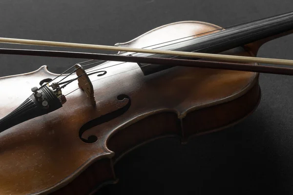 Velho Violino Fundo Preto — Fotografia de Stock