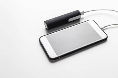 telefon batarya güç bankaya bağlayın