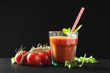 Domatesli domates suyu