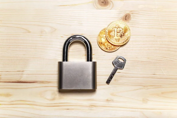 Bitcoins Oro Candado Con Llave — Foto de Stock