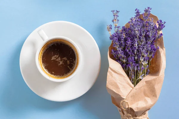 Café Avec Composition Fleurs Sur Table — Photo