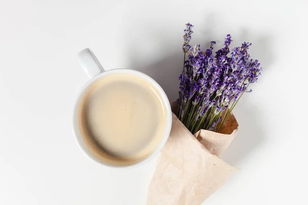 Café Con Flores Composición Sobre Mesa — Foto de Stock