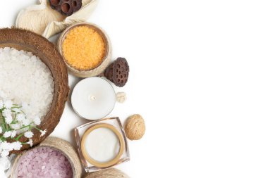 Spa izole üzerinde beyaz arka plan ayarlayın. Güzellik bakımı