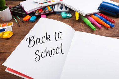 Malzemeleri geri konseptiyle okul için