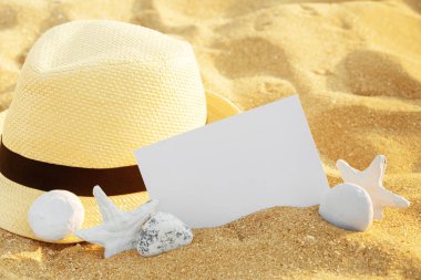 Kumsalı yaz aksesuarları ile Üstten Görünüm