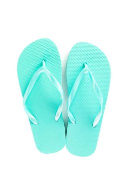 Beyaz arka plan üzerinde izole plaj ayakkabıları