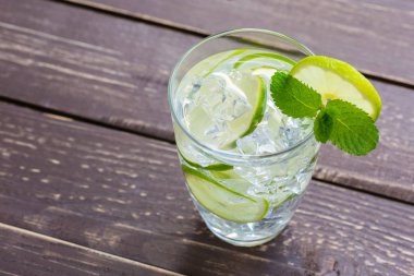 Buzlu taze limonata.