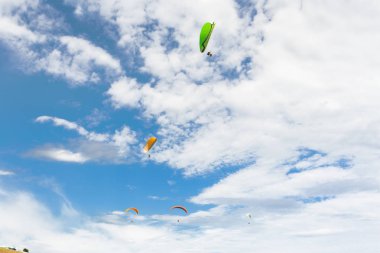 paraplanes uçan yüksek up