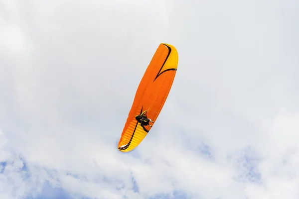 Paraplane 飛行高アップ — ストック写真