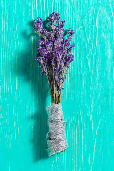 Lavanda Fresca Sobre Fundo Madeira — Fotografia de Stock