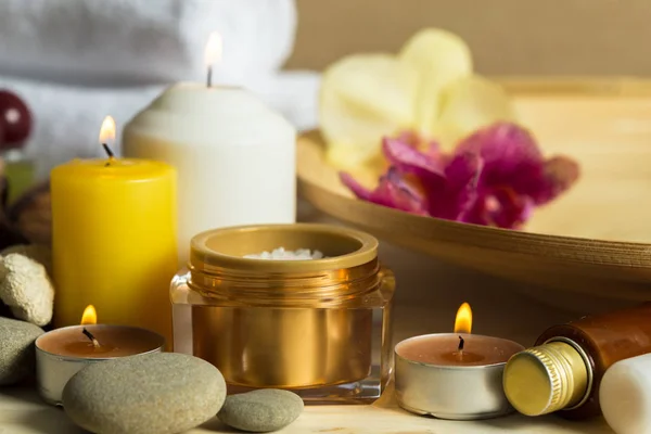 Wellness Produkte Mit Orchideen — Stockfoto