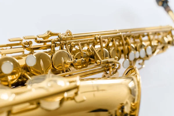 Primer Plano Del Saxofón Sobre Fondo Blanco —  Fotos de Stock