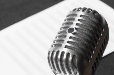 Retro mikrofon yakın kadar izole