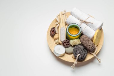 Spa izole üzerinde beyaz arka plan ayarlayın. Güzellik bakımı