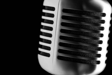 siyah arka plan üzerinde Vintage mikrofon