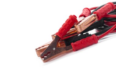 Beyaz arkaplanda bağlantı kabloları