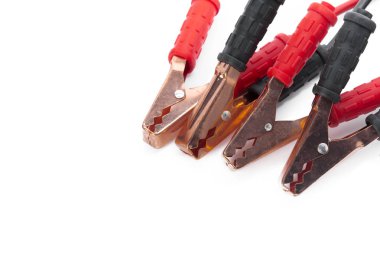 Beyaz arkaplanda bağlantı kabloları