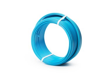 Beyaz arka plan üzerinde izole elektrik kablo, enerji ve teknoloji donatımı