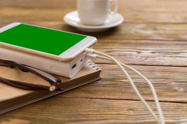 güç banka bir akıllı telefon şarj