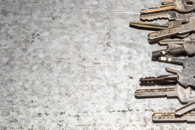 Eski demir tuşları kapat