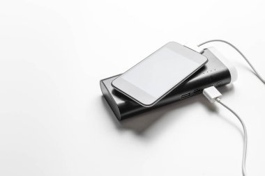 telefon batarya güç bankaya bağlayın