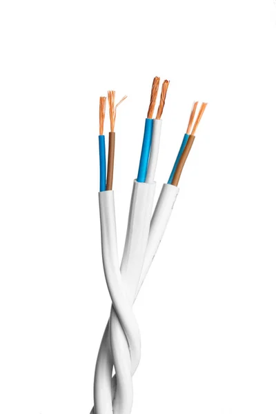 与许多孤立的白色背景上的电线电屏蔽的电缆 — 图库照片