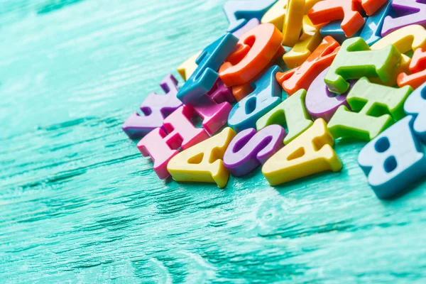 Várias Letras Coloridas Mesa Madeira — Fotografia de Stock