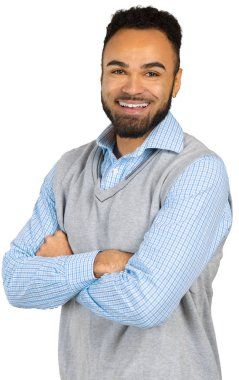 Beyaz arka plan üzerinde Afrika delikanlı gülümseyen portresi