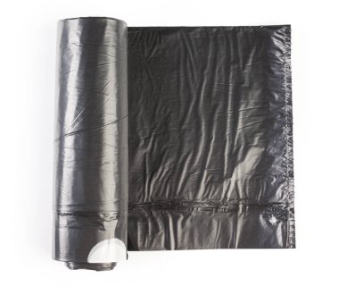 Beyaz arkaplanda izole edilmiş plastik çöp torbaları