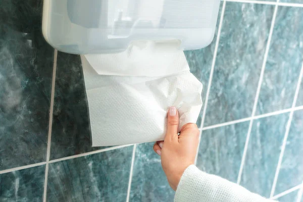 kağıt havlu dispenseri yakın çekim