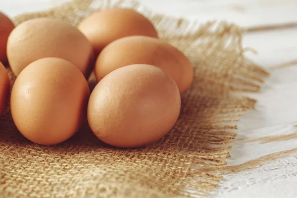 Huevos Marrones Sobre Fondo Madera — Foto de Stock
