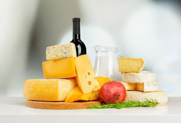 Fresh Different Kind Cheese Wooden Board — Stock Photo, Image