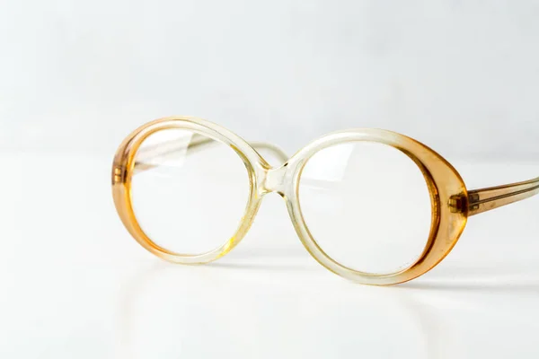Oude Fashioned Brillen Geïsoleerd Wit — Stockfoto