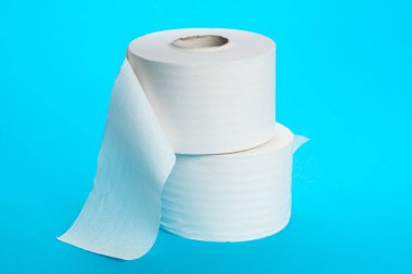 Tuvalet kağıdı üzerinde mavi arka plan geliştirmiştir