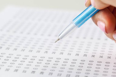 Yakın görünümünü test cevapları ile skor sayfası